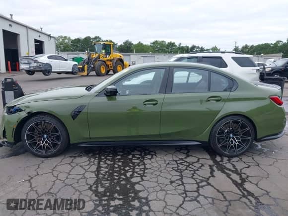 2025 BMW M3 Competition xDrive with VIN WBS33HJ01SFV12263, listed as a IAAI auction lot 42571639 with 187 mi miles and . Bid and sale history available at DreamBid. Image 14.
