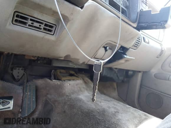 1999 Chevrolet Tahoe Z71 с VIN 1GNEK13R9XJ334975, выставлен на аукционе IAAI как лот 42785276 с пробегом 182 303 миль миль и . История ставок и продаж доступна на DreamBid. Изображение 11.