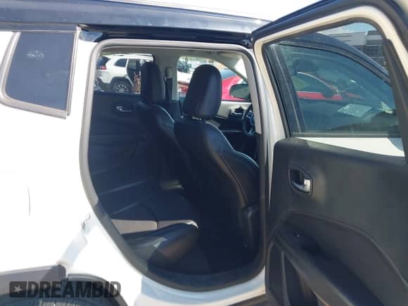 2019 Jeep Compass Latitude с VIN 3C4NJDBB0KT714144, выставлен на аукционе IAAI как лот 43341520 с пробегом 72 634 миль миль и . История ставок и продаж доступна на DreamBid. Изображение 8.