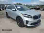 2020 Kia Sorento LX с VIN 5XYPGDA56LG615100, выставлен на аукционе IAAI как лот 43272959 с пробегом 87 258 миль миль и . История ставок и продаж доступна на DreamBid. Изображение 1.