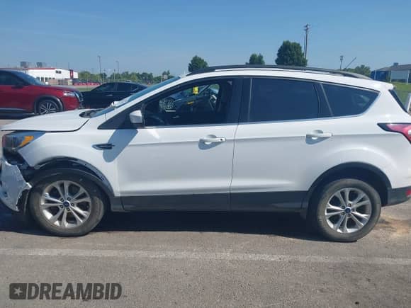 2018 Ford Escape SE с VIN 1FMCU9GD9JUA44003, выставлен на аукционе IAAI как лот 42932195 с пробегом 104 780 миль миль и . История ставок и продаж доступна на DreamBid. Изображение 14.