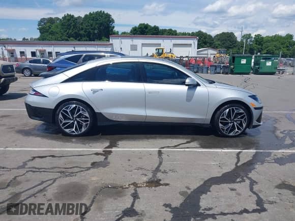 2024 Hyundai Ioniq 6 Limited с VIN KMHM54AC2RA055703, выставлен на аукционе IAAI как лот 41906745 с пробегом 11 186 миль миль и . История ставок и продаж доступна на DreamBid. Изображение 13.