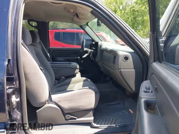2006 GMC Sierra 1500 SLT with VIN 2GTEK13T461101387, listed as a IAAI auction lot 42113867 with 240,610 mi miles and . Bid and sale history available at DreamBid. Image 5.