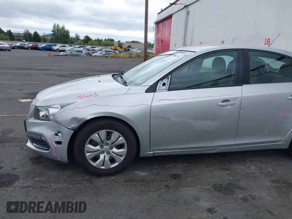 2015 Chevrolet Cruze LS z VIN 1G1PA5SG3F7129524, wystawiony jako IAAI lot #43002269 z przebiegiem 154 330 mil mil oraz . Historia ofert i sprzedaży dostępna na DreamBid. Obrazek 6.