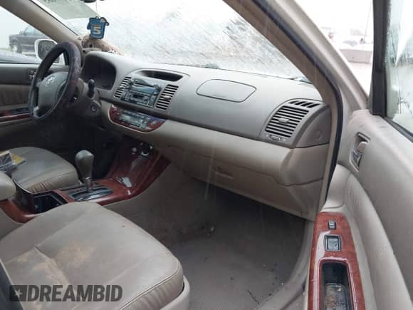 2006 Toyota Camry STD z VIN 4T1BE32KX6U719246, wystawiony jako IAAI lot #42497685 z przebiegiem 270 399 mil mil oraz . Historia ofert i sprzedaży dostępna na DreamBid. Obrazek 5.