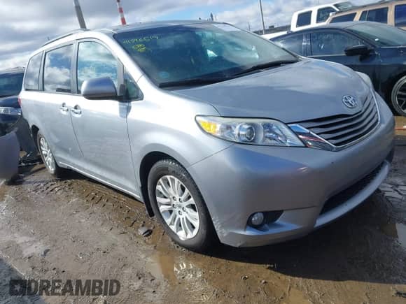 2017 Toyota Sienna XLE Auto Access Seat z VIN 5TDYZ3DC9HS850264, wystawiony jako IAAI lot #41716519 z przebiegiem 95 454 mil mil oraz . Historia ofert i sprzedaży dostępna na DreamBid. Obrazek 1.