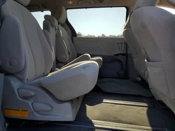 2012 Toyota Sienna LE z VIN 5TDKK3DC9CS255921, wystawiony jako Copart lot #81552965 z przebiegiem 203 566 mil mil oraz Szkoda całkowita • Salvage title. Historia ofert i sprzedaży dostępna na DreamBid. Obrazek 11.