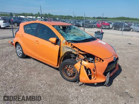 2015 Toyota Prius One z VIN JTDKDTB38F1093262, wystawiony jako IAAI lot #42588217 z przebiegiem 32 355 mil mil oraz . Historia ofert i sprzedaży dostępna na DreamBid. Obrazek 1.
