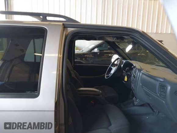 2004 Chevrolet Blazer LS с VIN 1GNDT13X44K102362, выставлен на аукционе IAAI как лот 41944259 с пробегом 119 296 миль миль и . История ставок и продаж доступна на DreamBid. Изображение 5.