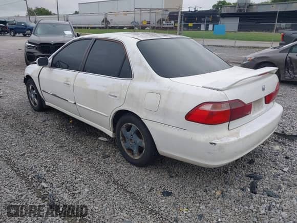 1999 Honda Accord EX with VIN 1HGCG5656XA090754, listed as a IAAI auction lot 42873815 with 304,996 mi miles and . Bid and sale history available at DreamBid. Image 3.