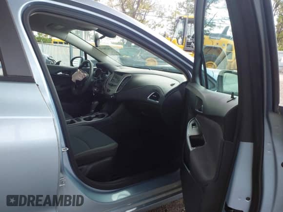 2017 Chevrolet Cruze LS с VIN 1G1BC5SM6H7270326, выставлен на аукционе IAAI как лот 43428072 с пробегом 31 139 миль миль и . История ставок и продаж доступна на DreamBid. Изображение 5.