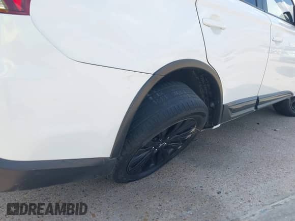 2020 Mitsubishi Outlander SE с VIN JA4AD3A33LZ023821, выставлен на аукционе IAAI как лот 43164288 с пробегом 465 235 миль миль и . История ставок и продаж доступна на DreamBid. Изображение 17.