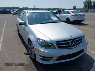 2014 Mercedes-Benz C 300 Sport z VIN WDDGF8ABXEA894219, wystawiony jako IAAI lot #42831888 z przebiegiem 75 666 mil mil oraz . Historia ofert i sprzedaży dostępna na DreamBid. Obrazek 1.