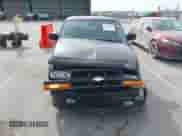 2001 Chevrolet S-10 LS Xtreme z VIN 1GCCS19W418151317, wystawiony jako IAAI lot #43073722 z przebiegiem 217 858 mil mil oraz . Historia ofert i sprzedaży dostępna na DreamBid. Obrazek 12.