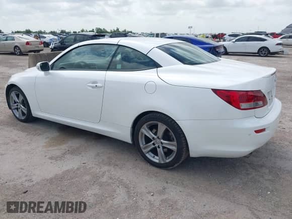 2012 Lexus IS 250 C z VIN JTHFF2C28C2526045, wystawiony jako IAAI lot #42447220 z przebiegiem 107 864 mil mil oraz . Historia ofert i sprzedaży dostępna na DreamBid. Obrazek 3.