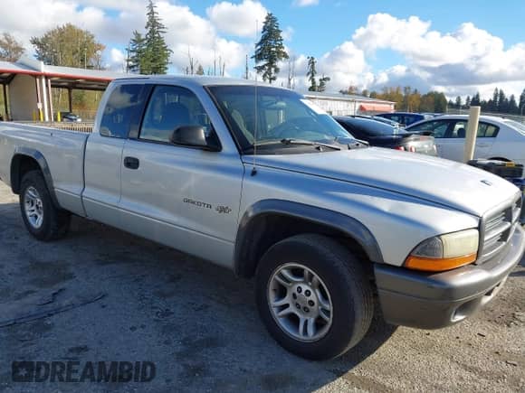 2002 Dodge Dakota z VIN 1B7GL12X42S708569, wystawiony jako IAAI lot #43535850 z przebiegiem 225 885 mil mil oraz . Historia ofert i sprzedaży dostępna na DreamBid. Obrazek 1.
