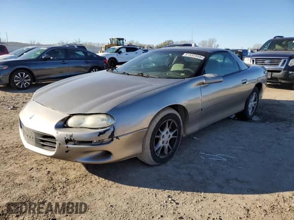 2002 Chevrolet Camaro z VIN 2G1FP22K222102393, wystawiony jako Copart lot #81532554 z przebiegiem 199 579 mil mil oraz Czysty tytuł • Clean title. Historia ofert i sprzedaży dostępna na DreamBid. Obrazek 1.