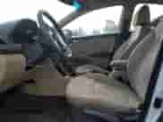 2013 Hyundai Accent GLS z VIN KMHCU4AE1DU582705, wystawiony jako Copart lot #86718285 z przebiegiem 225 231 mil mil oraz Czysty tytuł • Clean title. Historia ofert i sprzedaży dostępna na DreamBid. Obrazek 7.