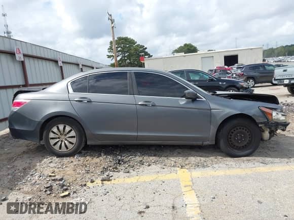 2012 Honda Accord LX z VIN 1HGCP2F33CA165028, wystawiony jako IAAI lot #43384122 z przebiegiem 221 848 mil mil oraz . Historia ofert i sprzedaży dostępna na DreamBid. Obrazek 14.