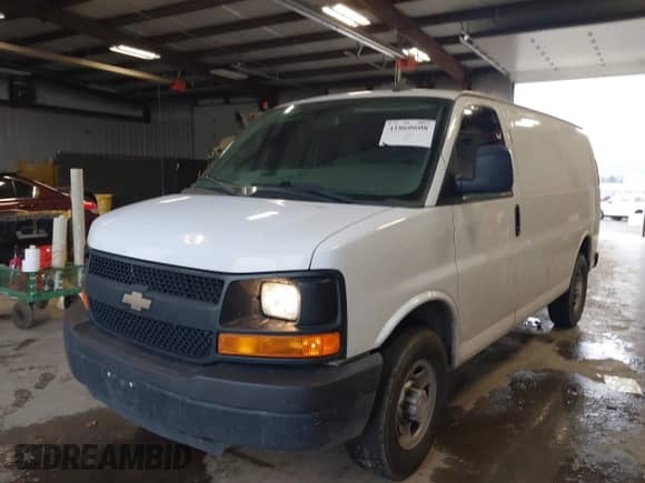 2016 Chevrolet Express Cargo z VIN 1GCWGAFF1G1174140, wystawiony jako IAAI lot #41860608 z przebiegiem 207 610 mil mil oraz . Historia ofert i sprzedaży dostępna na DreamBid. Obrazek 2.