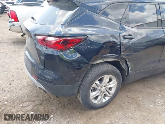 2020 Chevrolet Blazer LT z VIN 3GNKBBRA2LS610139, wystawiony jako IAAI lot #42914808 z przebiegiem 70 225 mil mil oraz . Historia ofert i sprzedaży dostępna na DreamBid. Obrazek 6.