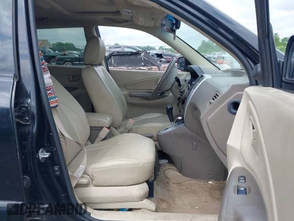 2008 Hyundai Tucson SE with VIN KM8JN72D68U741588, listed as a IAAI auction lot 42547056 with 134,511 mi miles and . Bid and sale history available at DreamBid. Image 5.