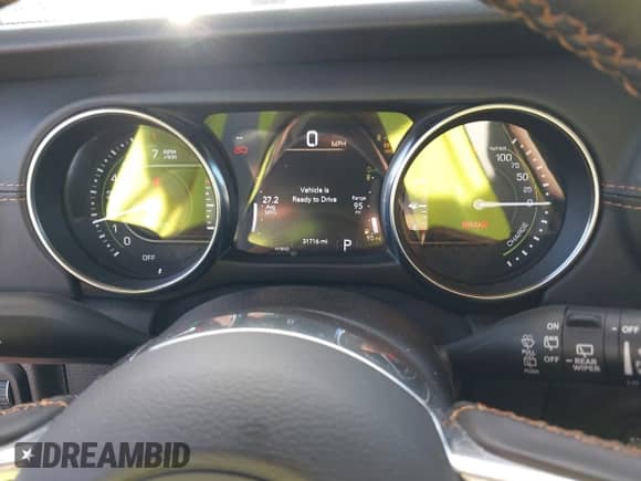 2021 Jeep Wrangler Unlimited Sahara z VIN 1C4JJXP64MW840094, wystawiony jako IAAI lot #40830676 z przebiegiem 31 716 mil mil oraz . Historia ofert i sprzedaży dostępna na DreamBid. Obrazek 7.