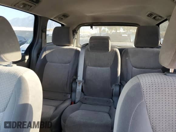 2010 Toyota Sienna CE z VIN 5TDKK4CC2AS334058, wystawiony jako Copart lot #67028095 z przebiegiem 206 076 mil mil oraz Szkoda całkowita • Salvage title. Historia ofert i sprzedaży dostępna na DreamBid. Obrazek 10.