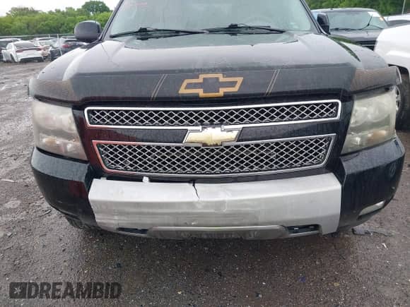 2009 Chevrolet Avalanche 2LT with VIN 3GNEC22099G219724, listed as a IAAI auction lot 42172955 with 213,667 mi miles and . Bid and sale history available at DreamBid. Image 17.