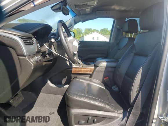 2019 Chevrolet Suburban LT с VIN 1GNSKHKC1KR159219, выставлен на аукционе Copart как лот 84354715 с пробегом 71 601 миль миль и Списание • Salvage title. История ставок и продаж доступна на DreamBid. Изображение 7.