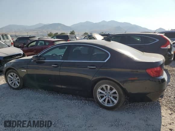 2013 BMW 5 Series 528i xDrive z VIN WBAXH5C51DDW16801, wystawiony jako Copart lot #65857445 z przebiegiem 99 614 mil mil oraz Czysty tytuł • Clean title. Historia ofert i sprzedaży dostępna na DreamBid. Obrazek 2.