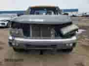 2005 Chevrolet Colorado LS Z71 z VIN 1GCDS196258106855, wystawiony jako Copart lot #85677674 z przebiegiem Nie podano mil oraz Czysty tytuł • Clean title. Historia ofert i sprzedaży dostępna na DreamBid. Obrazek 5.