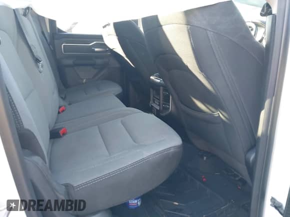 2020 Ram 1500 Big Horn z VIN 1C6RREBT8LN277897, wystawiony jako IAAI lot #41351006 z przebiegiem 50 155 mil mil oraz . Historia ofert i sprzedaży dostępna na DreamBid. Obrazek 8.