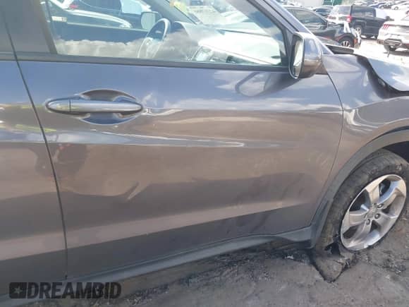 2020 Honda HR-V LX z VIN 3CZRU5H37LM717272, wystawiony jako IAAI lot #42767880 z przebiegiem 119 062 mil mil oraz . Historia ofert i sprzedaży dostępna na DreamBid. Obrazek 19.