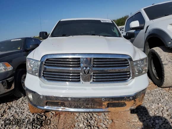 2018 Ram 1500 Big Horn z VIN 1C6RR6LT3JS112777, wystawiony jako Copart lot #52807175 z przebiegiem 108 461 mil mil oraz Szkoda całkowita • Salvage title. Historia ofert i sprzedaży dostępna na DreamBid. Obrazek 5.