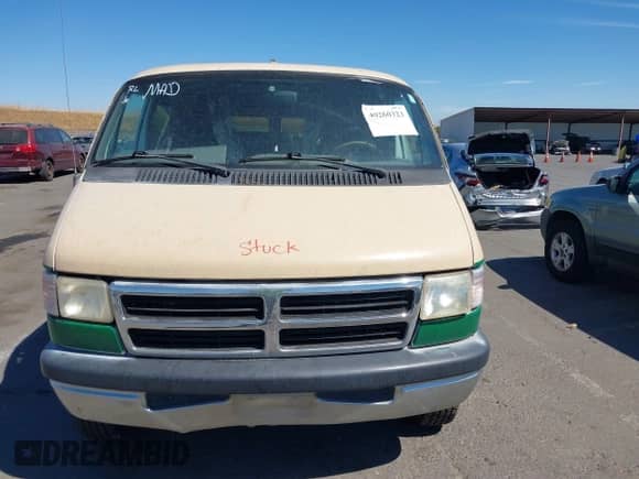 1996 Dodge Passenger z VIN 2B5WB35Z9TK160063, wystawiony jako IAAI lot #40260323 z przebiegiem 144 431 mil mil oraz . Historia ofert i sprzedaży dostępna na DreamBid. Obrazek 6.