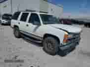 1999 Chevrolet Tahoe z VIN 1GNEK13R2XJ394497, wystawiony jako Copart lot #70934975 z przebiegiem 315 294 mil mil oraz Szkoda całkowita • Salvage title. Historia ofert i sprzedaży dostępna na DreamBid. Obrazek 4.