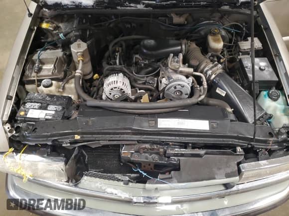 2001 Chevrolet Blazer LS z VIN 1GNCT18WX1K102325, wystawiony jako Copart lot #45460265 z przebiegiem 190 351 mil mil oraz Czysty tytuł • Clean title. Historia ofert i sprzedaży dostępna na DreamBid. Obrazek 12.