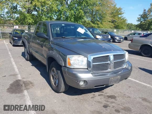2006 Dodge Dakota SLT z VIN 1D7HE42KX6S560010, wystawiony jako IAAI lot #43198380 z przebiegiem 135 471 mil mil oraz . Historia ofert i sprzedaży dostępna na DreamBid. Obrazek 1.