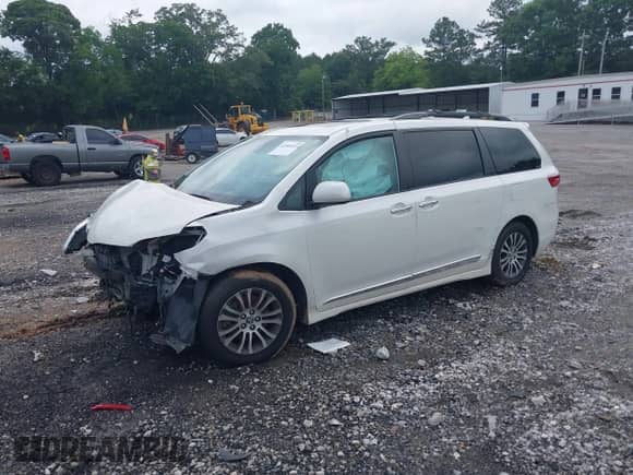 2019 Toyota Sienna XLE Auto Access Seat with VIN 5TDYZ3DC3KS970276, listed as a IAAI auction lot 42508519 with Not provided miles and . Bid and sale history available at DreamBid. Image 2.