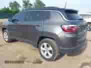 2019 Jeep Compass Latitude z VIN 3C4NJDBB5KT598911, wystawiony jako IAAI lot #42558837 z przebiegiem 100 867 mil mil oraz . Historia ofert i sprzedaży dostępna na DreamBid. Obrazek 3.