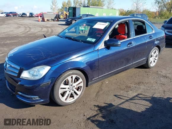 2013 Mercedes-Benz C 300 Sport с VIN WDDGF8ABXDR249974, выставлен на аукционе IAAI как лот 43504885 с пробегом 152 222 миль миль и . История ставок и продаж доступна на DreamBid. Изображение 18.