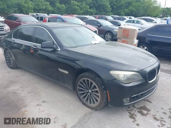 2011 BMW 7 Series 750Li z VIN WBAKB8C55BCY66672, wystawiony jako IAAI lot #42034413 z przebiegiem 155 583 mil mil oraz . Historia ofert i sprzedaży dostępna na DreamBid. Obrazek 1.