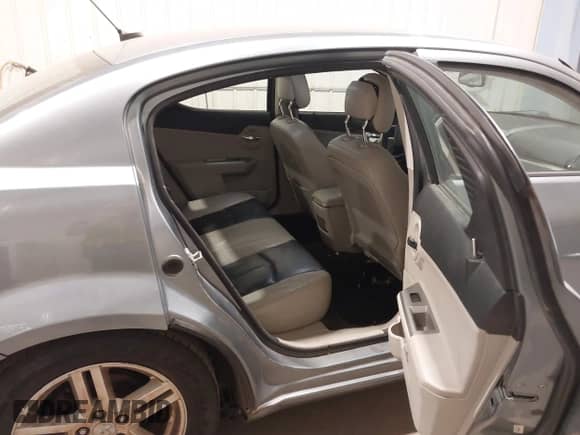 2010 Dodge Avenger R/T with VIN 1B3CC5FB2AN164818, listed as a IAAI auction lot 43230953 with 165,249 mi miles and . Bid and sale history available at DreamBid. Image 8.