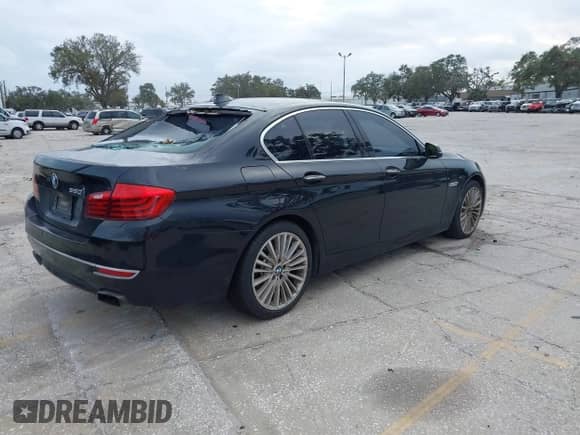 2015 BMW 5 Series 550i с VIN WBAKN9C57FD961425, выставлен на аукционе IAAI как лот 41319817 с пробегом 100 233 миль миль и . История ставок и продаж доступна на DreamBid. Изображение 4.