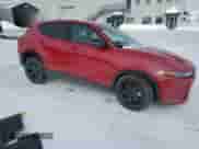 2024 Dodge Hornet R/T z VIN ZACPDFCW7R3A12327, wystawiony jako Copart lot #45739315 z przebiegiem 1 553 mil mil oraz Szkoda całkowita • Salvage title. Historia ofert i sprzedaży dostępna na DreamBid. Obrazek 4.