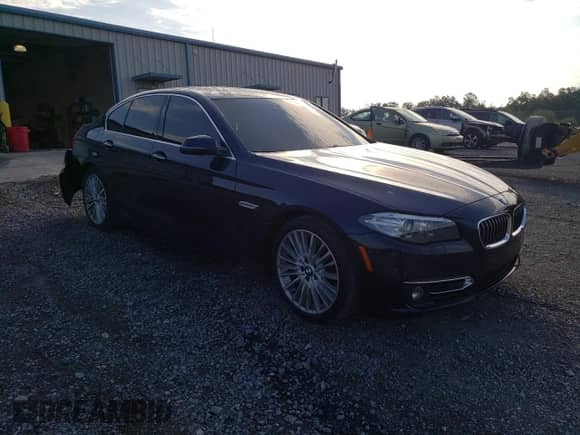2016 BMW 5 Series 550i z VIN WBAKN9C58GD961998, wystawiony jako Copart lot #63638125 z przebiegiem 117 052 mil mil oraz Szkoda całkowita • Salvage title. Historia ofert i sprzedaży dostępna na DreamBid. Obrazek 4.