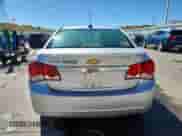 2015 Chevrolet Cruze LT z VIN 1G1PC5SBXF7262652, wystawiony jako Copart lot #86706305 z przebiegiem 302 241 mil mil oraz Szkoda całkowita • Salvage title. Historia ofert i sprzedaży dostępna na DreamBid. Obrazek 6.