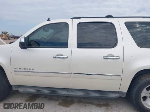 2010 Chevrolet Suburban LTZ with VIN 1GNUKKE33AR102729, listed as a IAAI auction lot 42904545 with 252,359 mi miles and . Bid and sale history available at DreamBid. Image 14.
