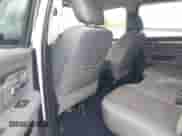 2018 Ram 1500 Big Horn z VIN 3C6RR7LT6JG196476, wystawiony jako IAAI lot #42222899 z przebiegiem 84 034 mil mil oraz . Historia ofert i sprzedaży dostępna na DreamBid. Obrazek 13.